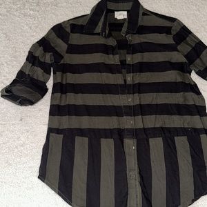 Levi’s green and black button up blouse X-small